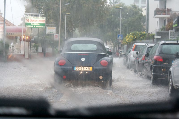 Tips-For-Driving-In-The-Rain