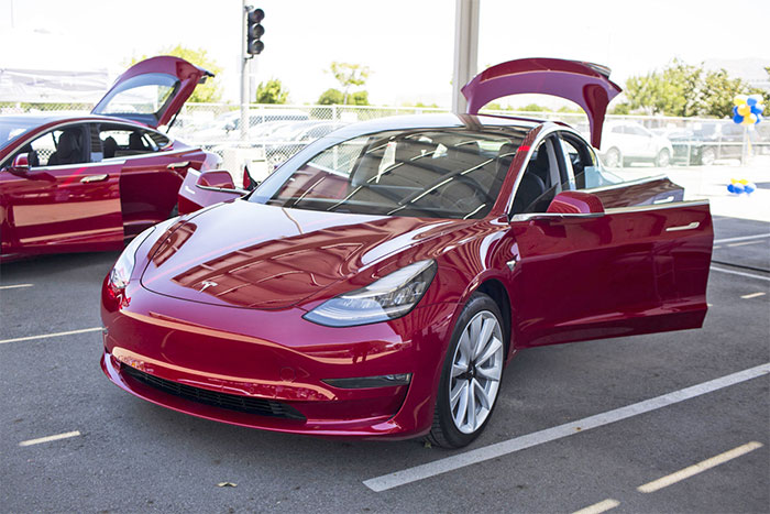 Tesla to Speed Up Their Sales by Hand-Delivering Model 3