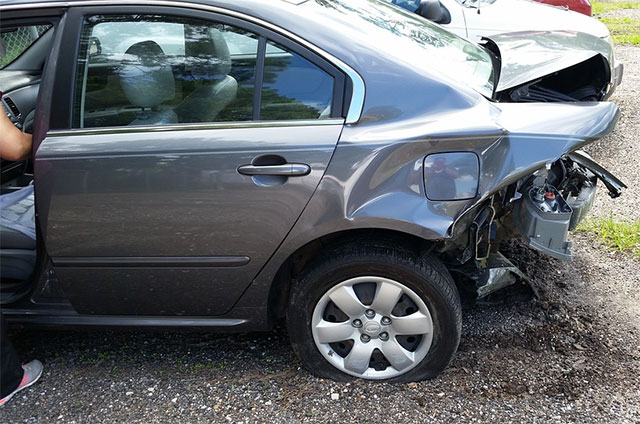 how to deal with insurance after a car accident